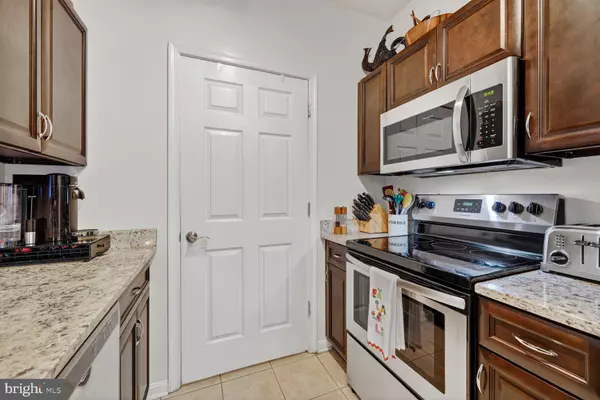 Alexandria, VA 22311,4550 STRUTFIELD LN #2213