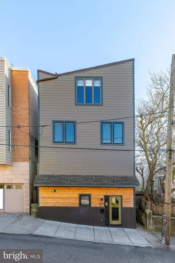 Philadelphia, PA 19128,227 GRAPE ST