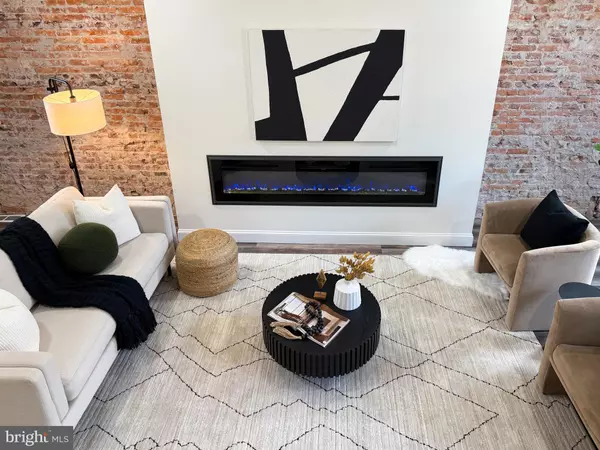 328 WALNUT ST, Columbia, PA 17512