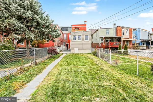 Columbia, PA 17512,328 WALNUT ST