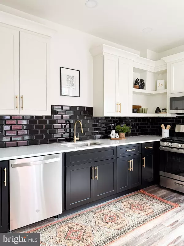 Columbia, PA 17512,328 WALNUT ST