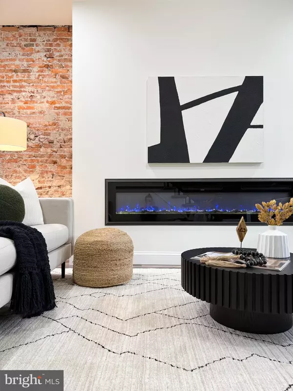 Columbia, PA 17512,328 WALNUT ST