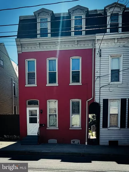 328 WALNUT ST, Columbia, PA 17512