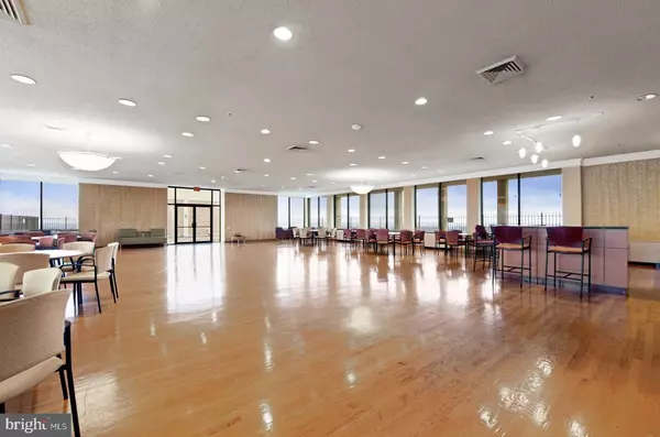 Falls Church, VA 22041,5501 SEMINARY RD #801S