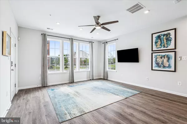 Owings Mills, MD 21117,9454 JAMES MACGOWAN LN #447