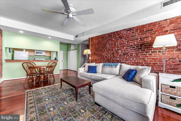 Philadelphia, PA 19106,102-22 CHURCH ST #402