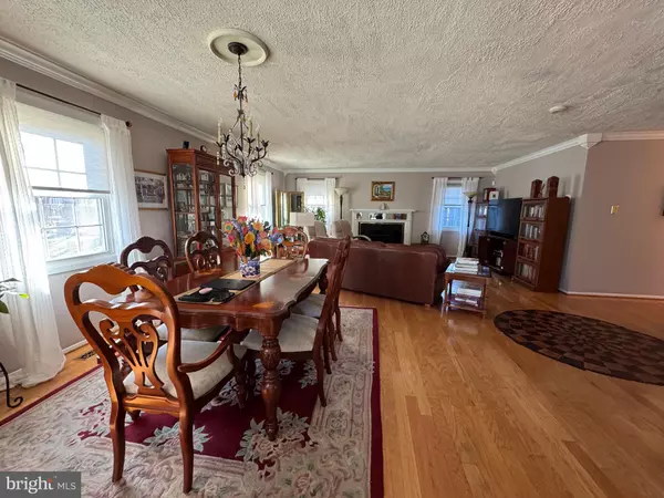 Bowie, MD 20715,13205 IRIS CT