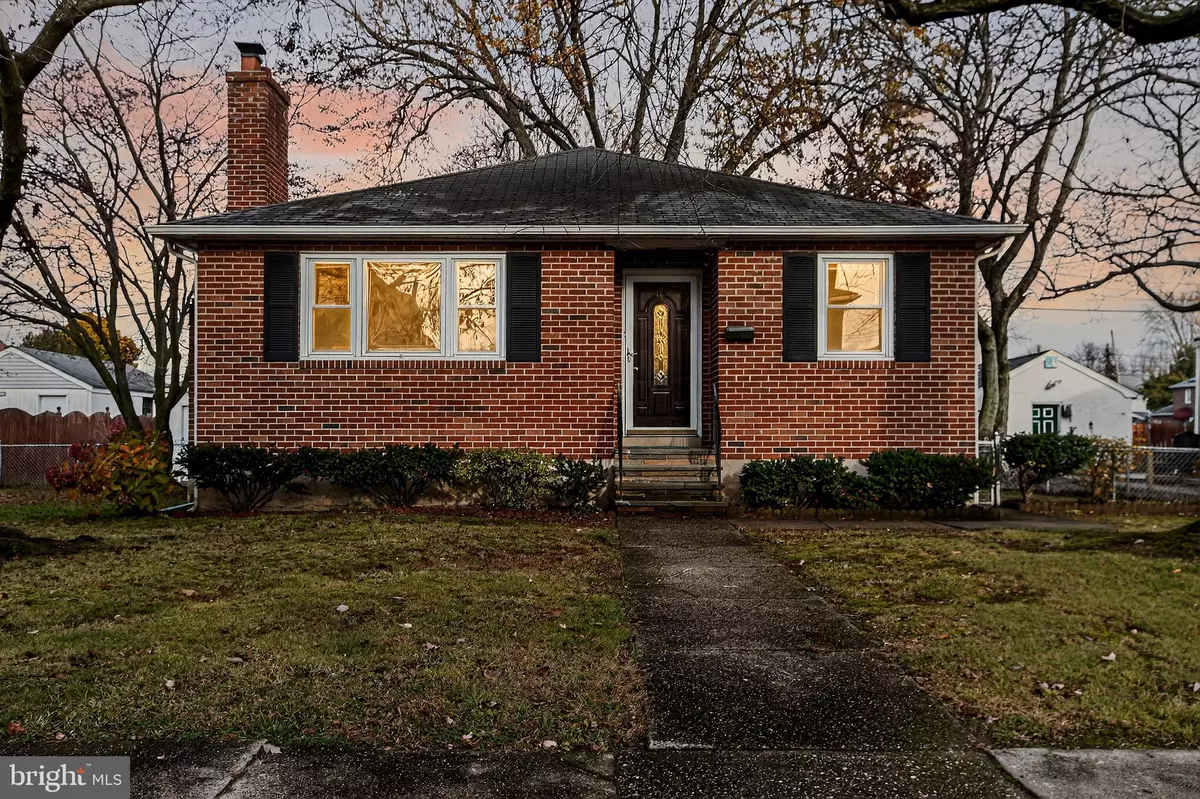 Glenolden, PA 19036,111 E OAK LN