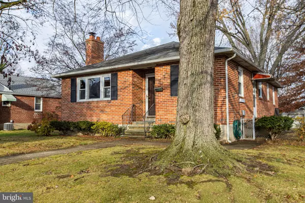 Glenolden, PA 19036,111 E OAK LN