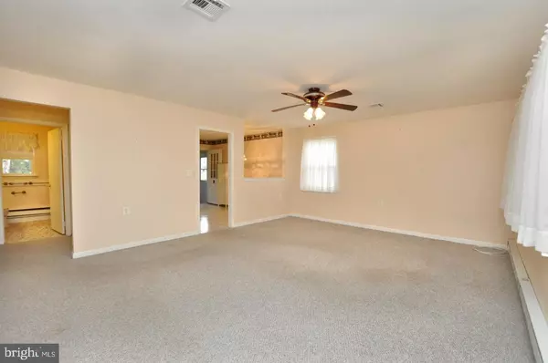 Southampton, NJ 08088,90 HUNTINGTON DR