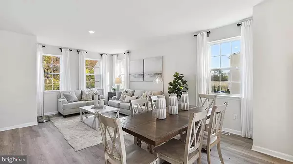 28 BAYBREEZE DR, Waretown, NJ 08758