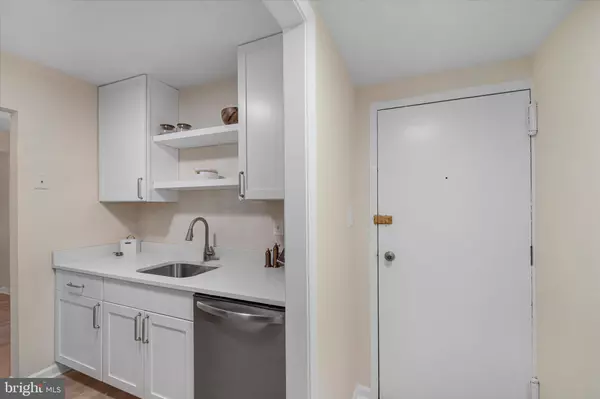 Fairfax, VA 22031,3961 LYNDHURST DR #103