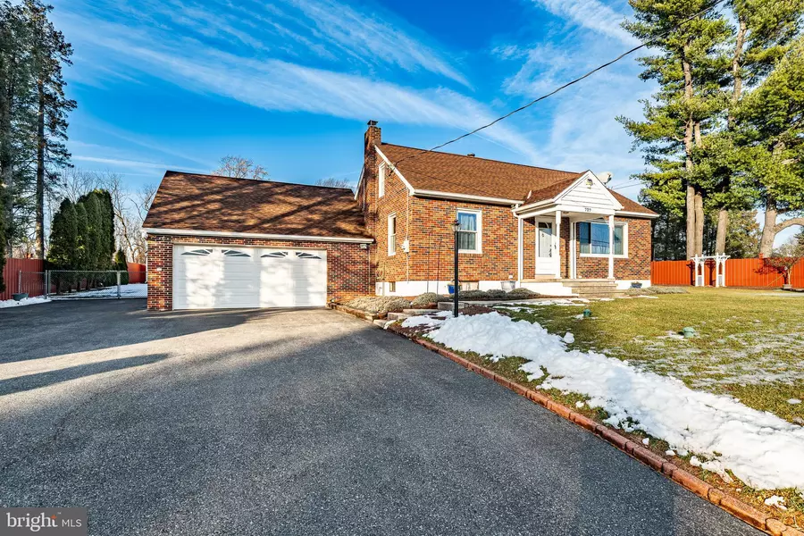 727 BROWNSVILLE RD, Reading, PA 19608