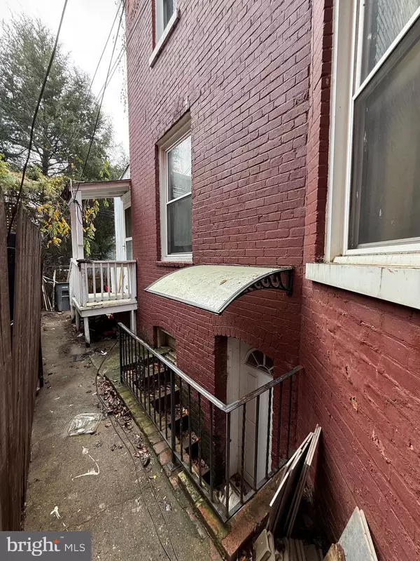 Washington, DC 20001,744 GRESHAM PL NW