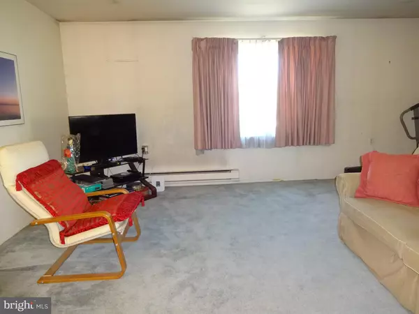 Southampton, NJ 08088,2 FARRINGTON CT