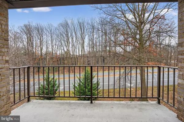 Reston, VA 20191,2063 ROYAL FERN CT #39/21B