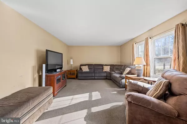 Williamstown, NJ 08094,284 RADIX RD