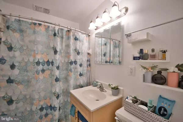 Hyattsville, MD 20782,5601 PARKER HOUSE TER #204