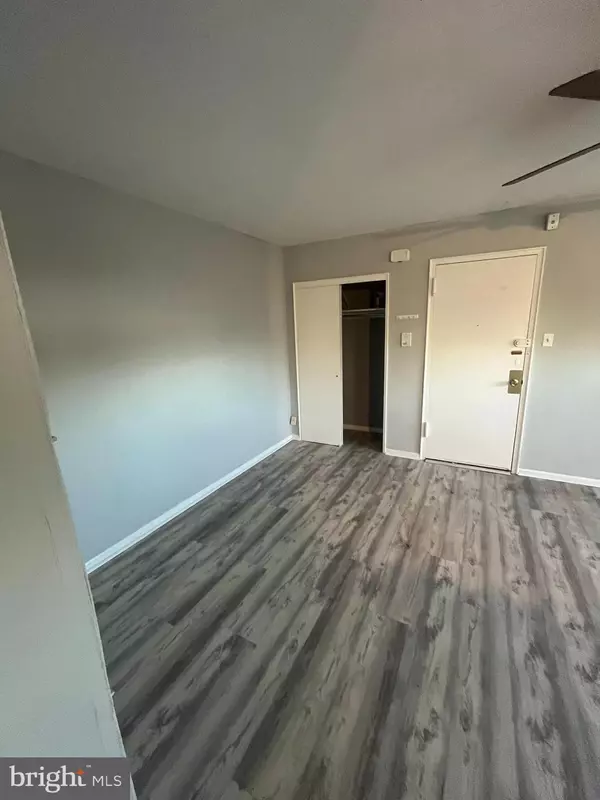 Philadelphia, PA 19111,7837 DUNGAN RD #B3