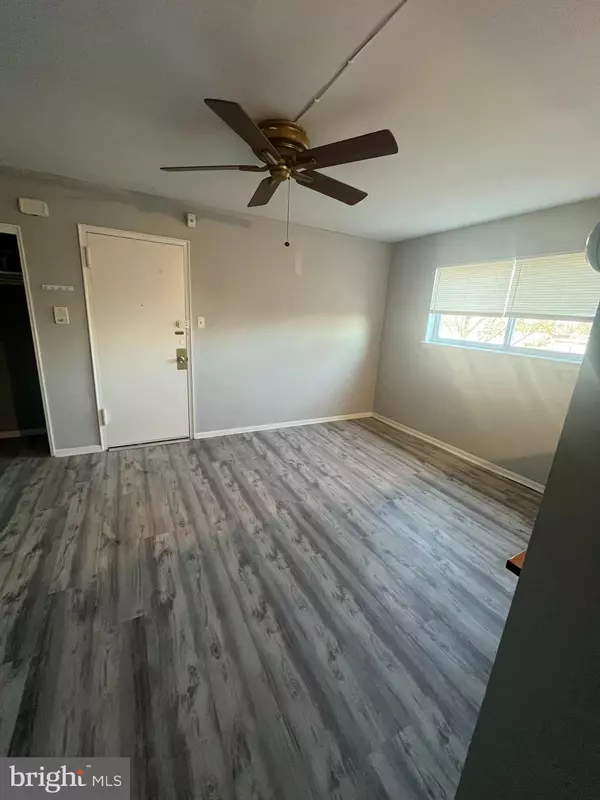 Philadelphia, PA 19111,7837 DUNGAN RD #B3