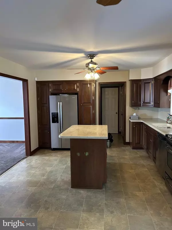 Harrisburg, PA 17112,2430 E BAYBERRY DR