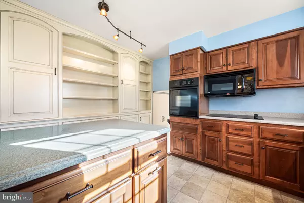 Phoenixville, PA 19460,43 N FORGE MANOR DR