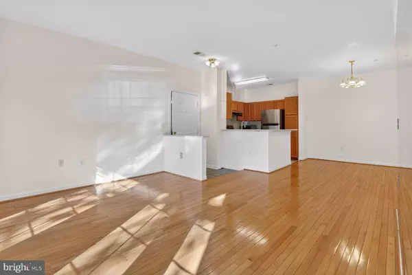 Fairfax, VA 22030,4142 FOUNTAINSIDE LN #104