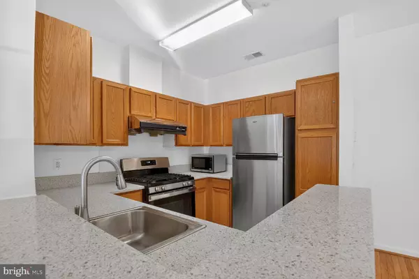 Fairfax, VA 22030,4142 FOUNTAINSIDE LN #104