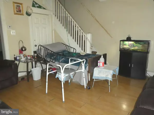 Philadelphia, PA 19138,956 E PRICE ST