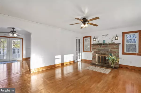 Front Royal, VA 22630,1064 STRASBURG RD