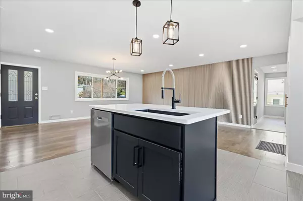 Fairfax, VA 22030,11123 BYRD DR