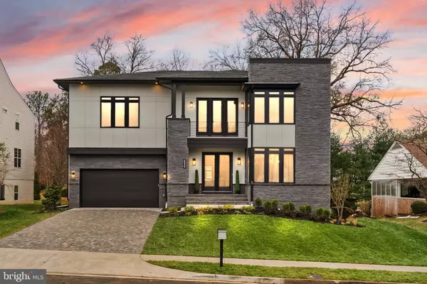 Mclean, VA 22101,6539 FAIRLAWN DR