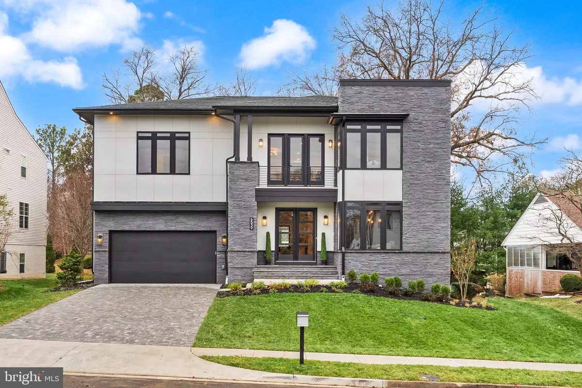 Mclean, VA 22101,6539 FAIRLAWN DR