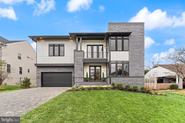 Mclean, VA 22101,6539 FAIRLAWN DR