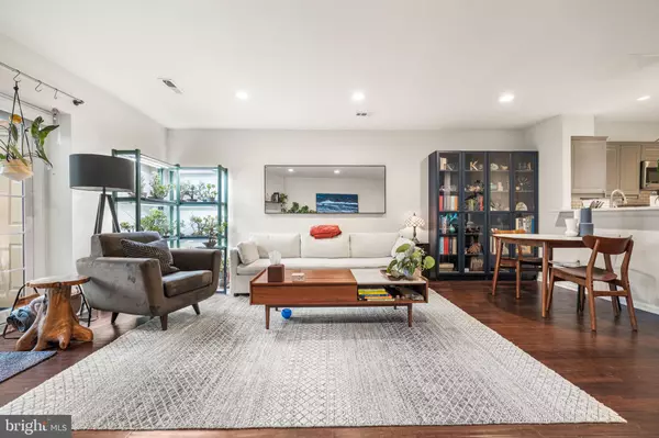 907 S ROLFE ST #1A, Arlington, VA 22204