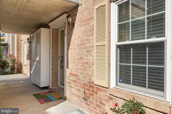 Arlington, VA 22204,907 S ROLFE ST