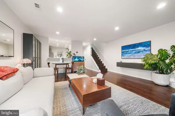 Arlington, VA 22204,907 S ROLFE ST #1A