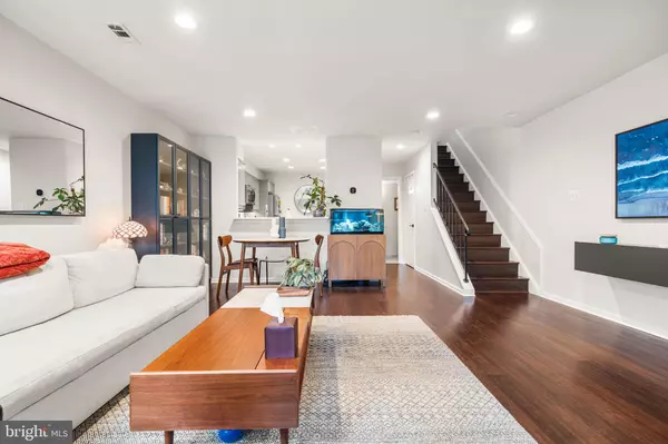 Arlington, VA 22204,907 S ROLFE ST #1A