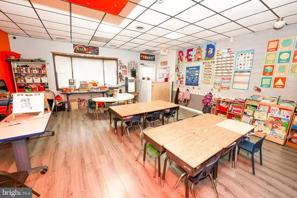 Upper Darby, PA 19082,232 LONG LN