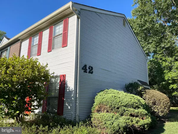 6 HARRIS CT, Lawrence Township, NJ 08648