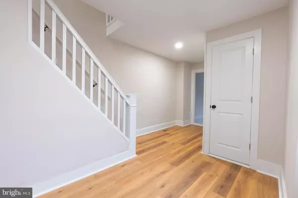 Trenton, NJ 08618,20 SPRING ST