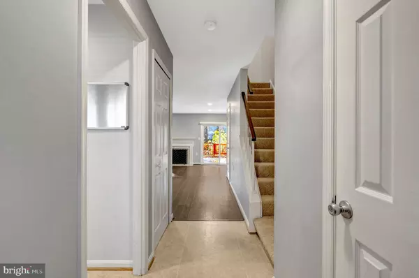 Centreville, VA 20121,13917 WOODS RUN CT