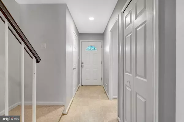 Centreville, VA 20121,13917 WOODS RUN CT