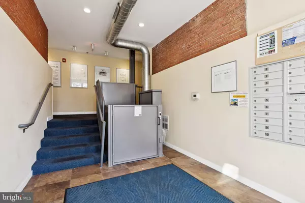 Trenton, NJ 08611,242 CENTRE ST #4