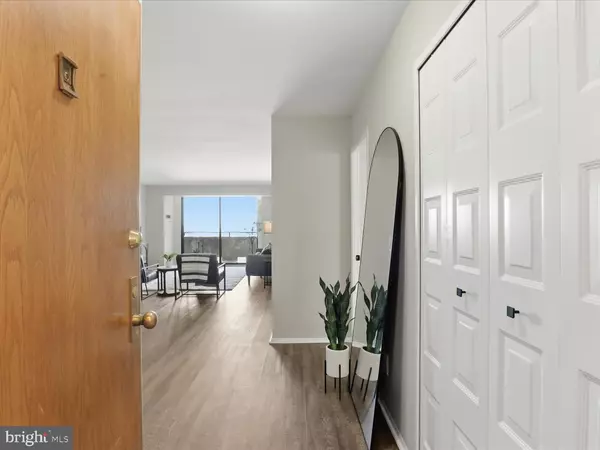 Mclean, VA 22102,1800 OLD MEADOW RD #1017