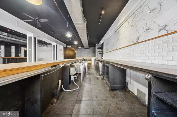 Philadelphia, PA 19106,118 MARKET ST