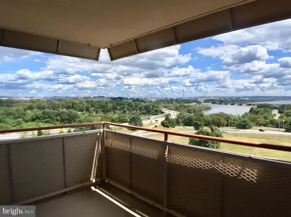 Arlington, VA 22209,1011 ARLINGTON BLVD #930