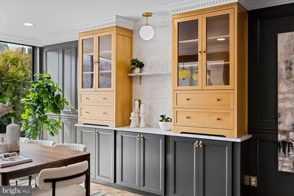 Philadelphia, PA 19106,242 LOCUST ST