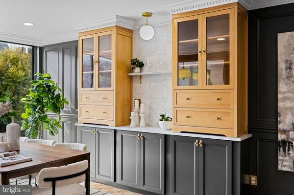 Philadelphia, PA 19106,242 LOCUST ST