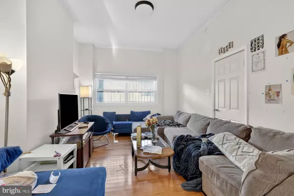 Philadelphia, PA 19104,4058 IRVING ST